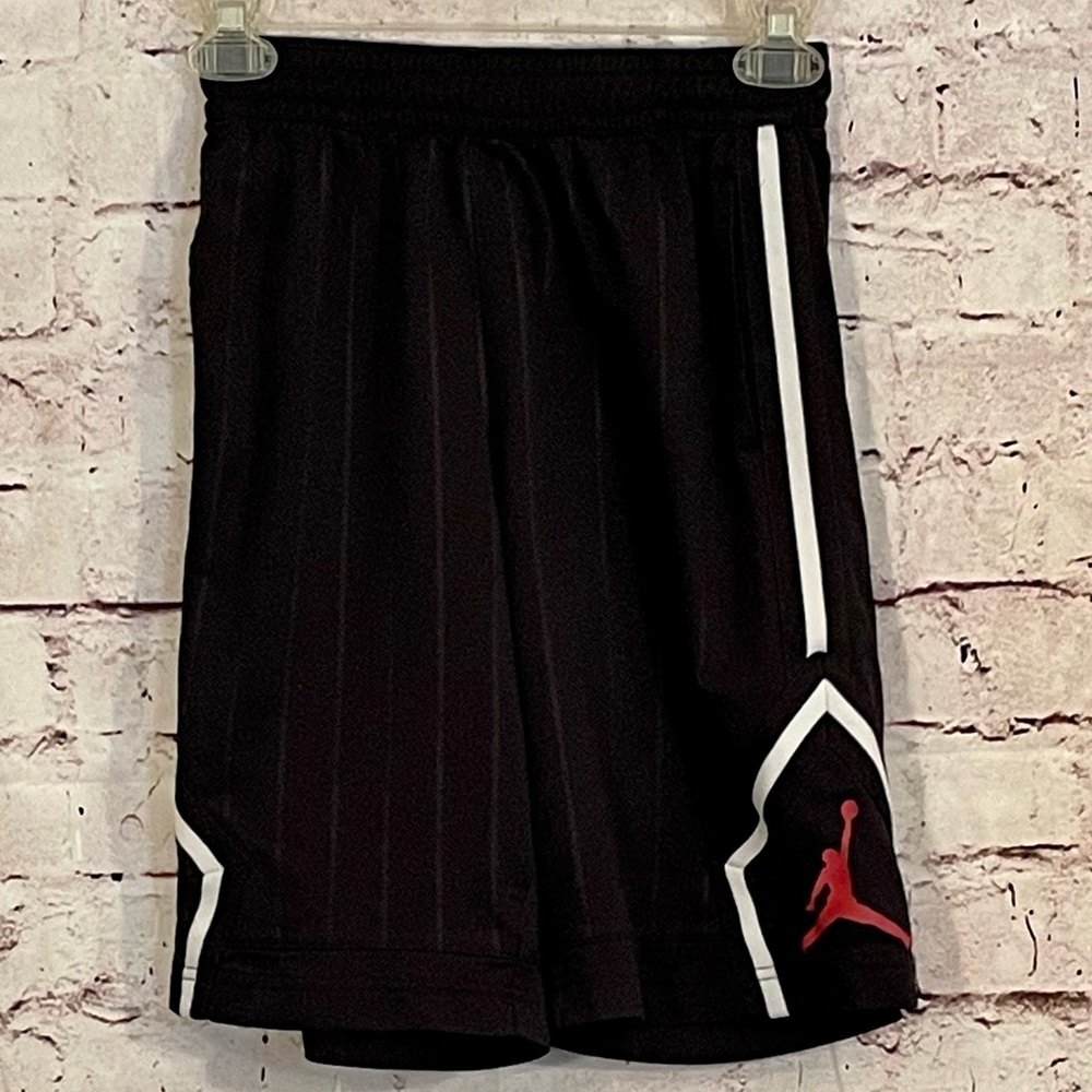 NIKE AIR JORDAN boys black basketball shorts Size Large